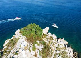 Boat-for-families-and-groups