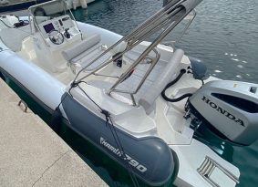 Speedboat-for-a-rent-with-skipper-in-Trogir
