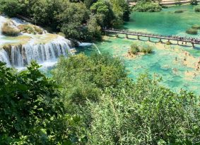 Krka Wasserfälle und Stadt Sibenik